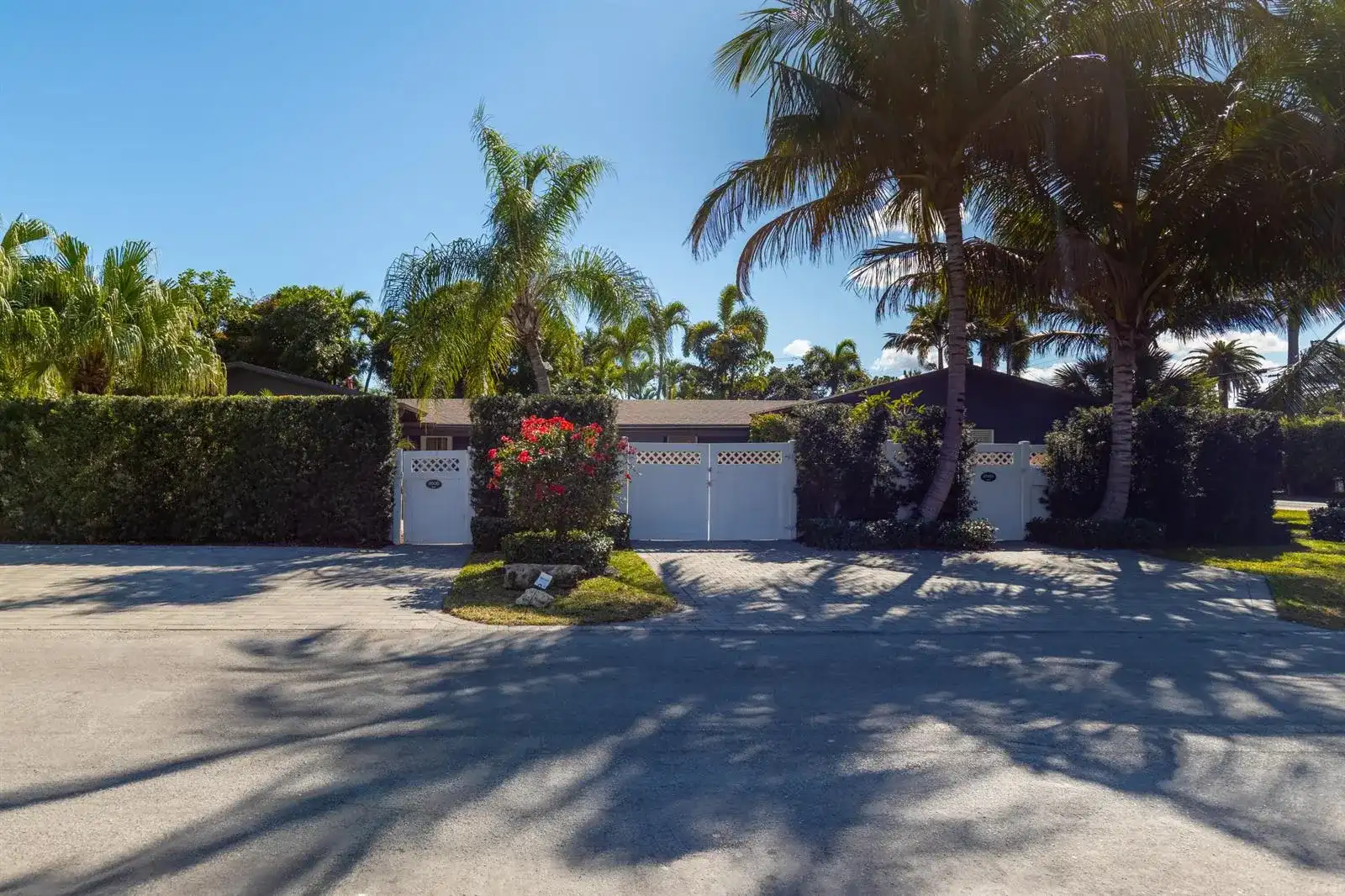 2000 NE 18th Street, Fort Lauderdale FL 33305