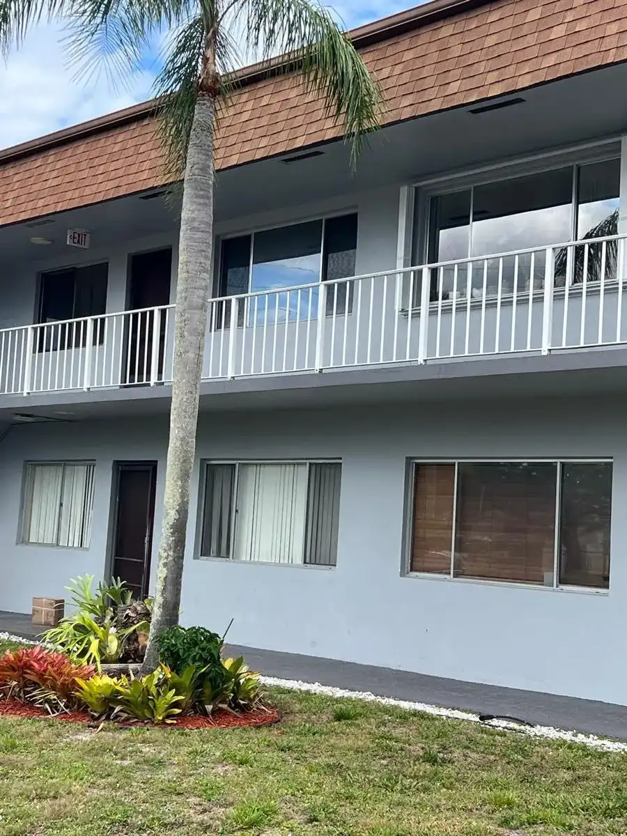 3 CROSSINGS Circle, Boynton Beach FL 33435