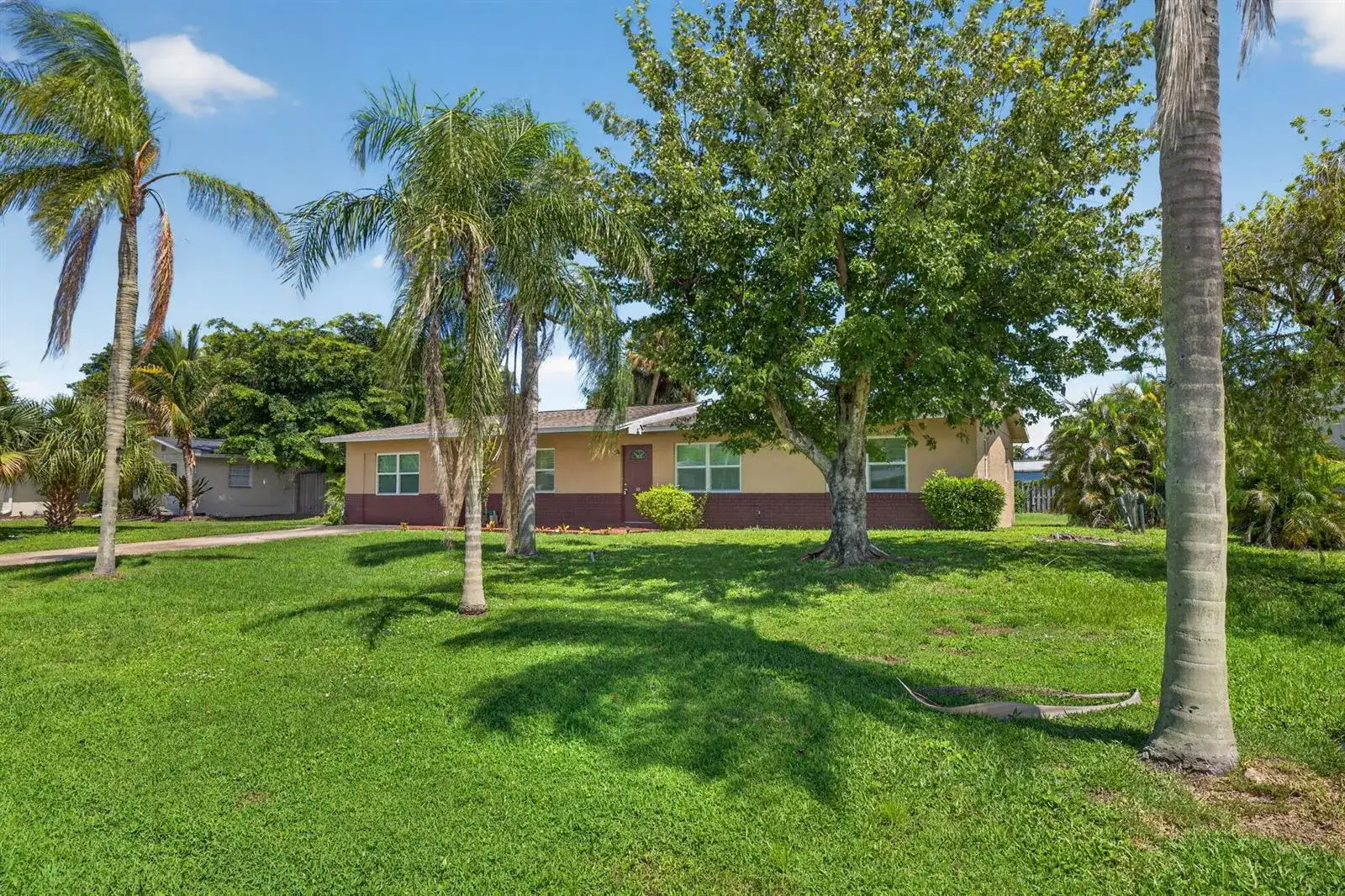 921 SE FLAMINGO Avenue, Stuart FL 34996 photo 2