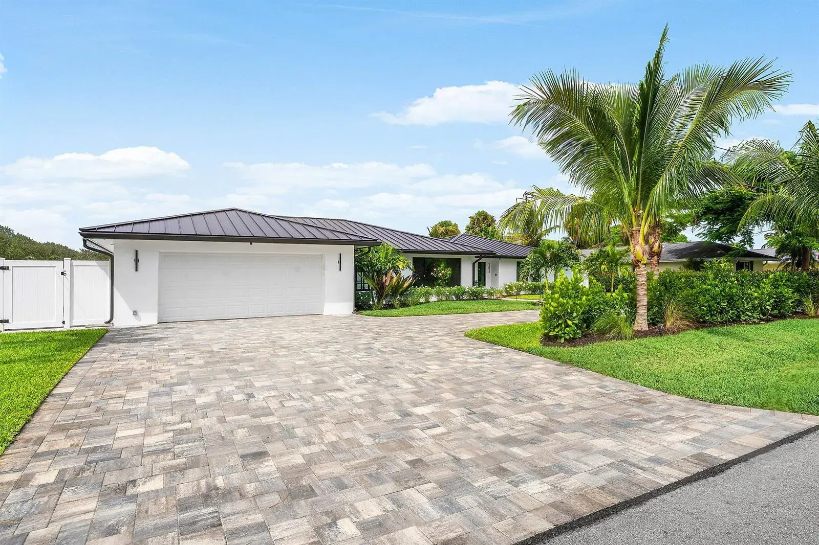 111 FAIRVIEW W, Tequesta FL 33469