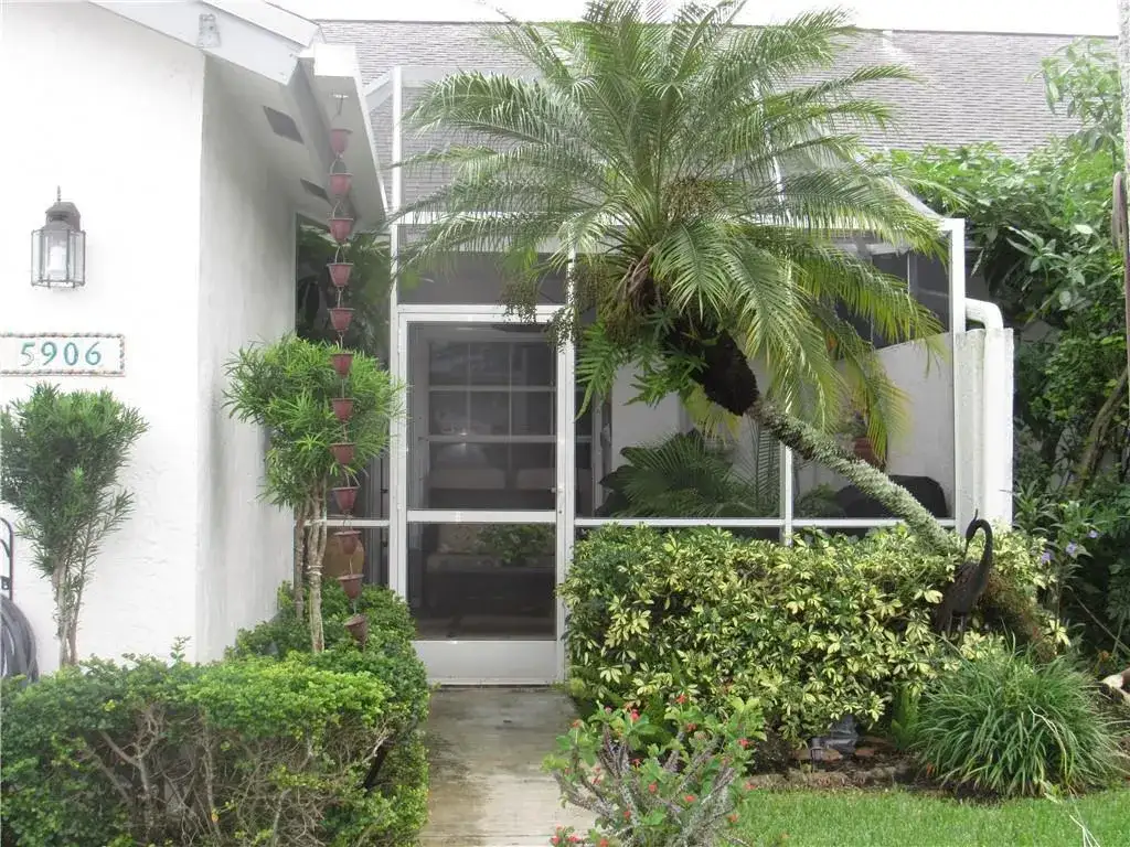 5906 NW 93RD Terrace, Tamarac FL 33321 photo 2