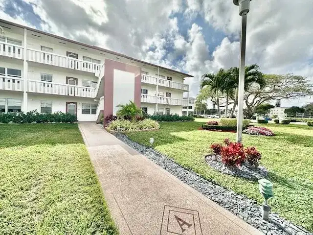 14 Fanshaw A, Boca Raton FL 33434