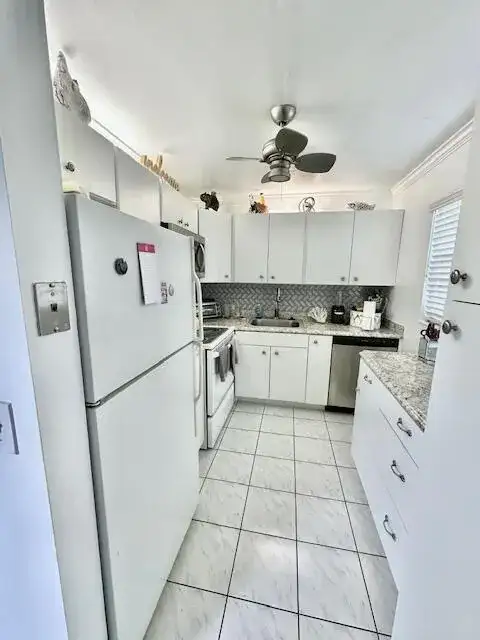 14 Fanshaw A, Boca Raton FL 33434 photo 2