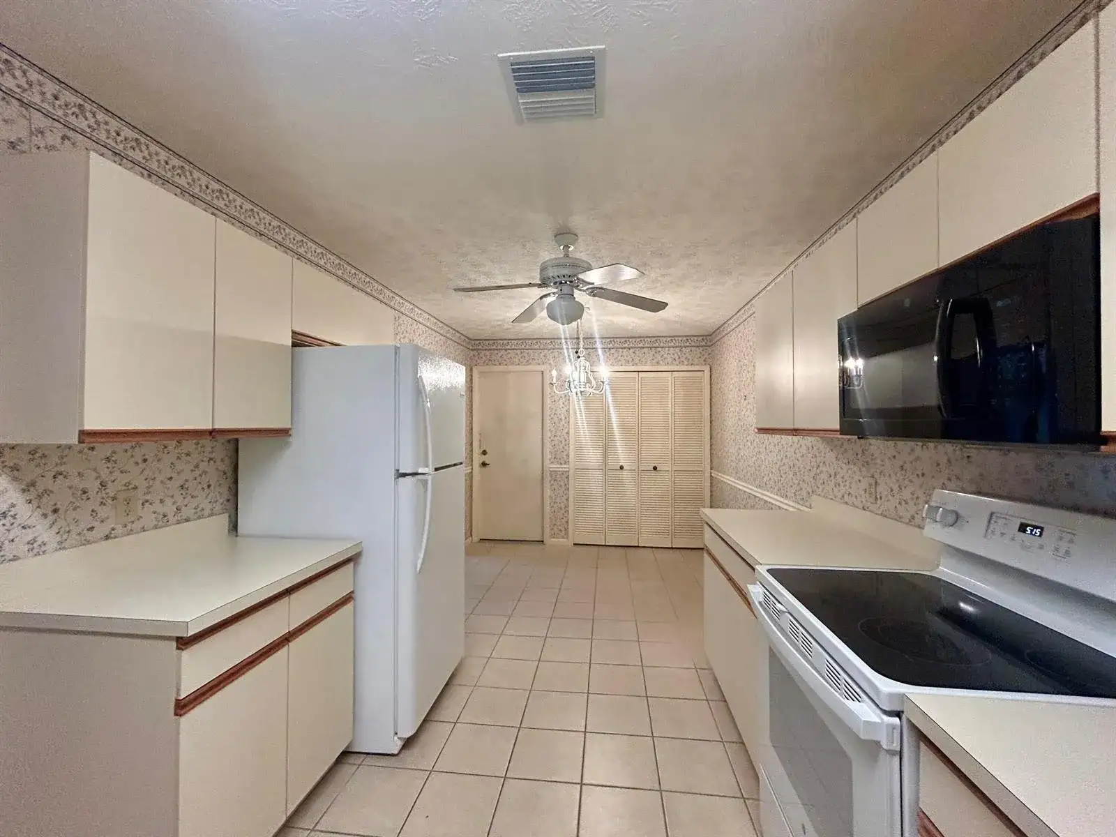 12849 SE BERWICK Court, Hobe Sound FL 33455 photo 3