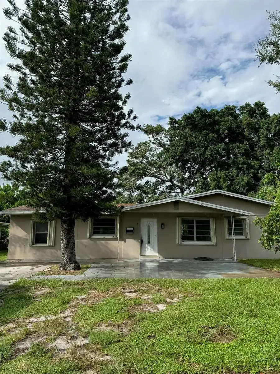 913 SE 10th Street, Stuart FL 34994