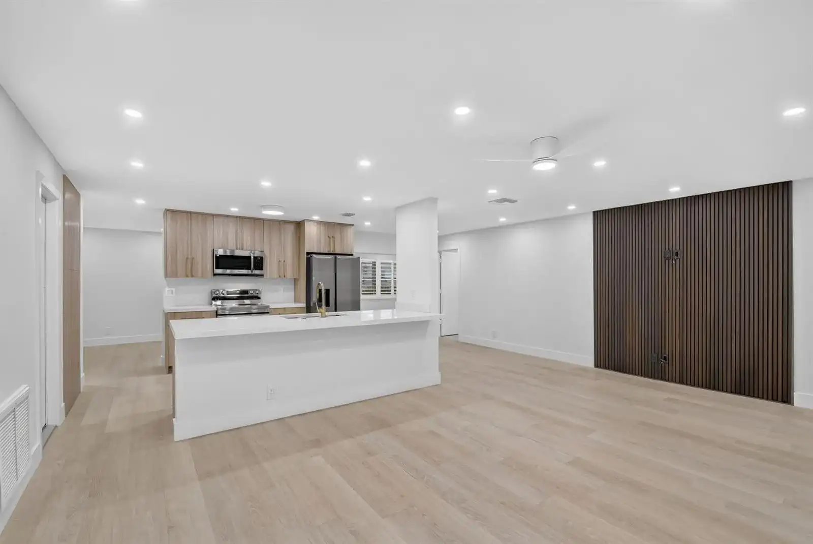 1304 SW 23rd Street, Boynton Beach FL 33426