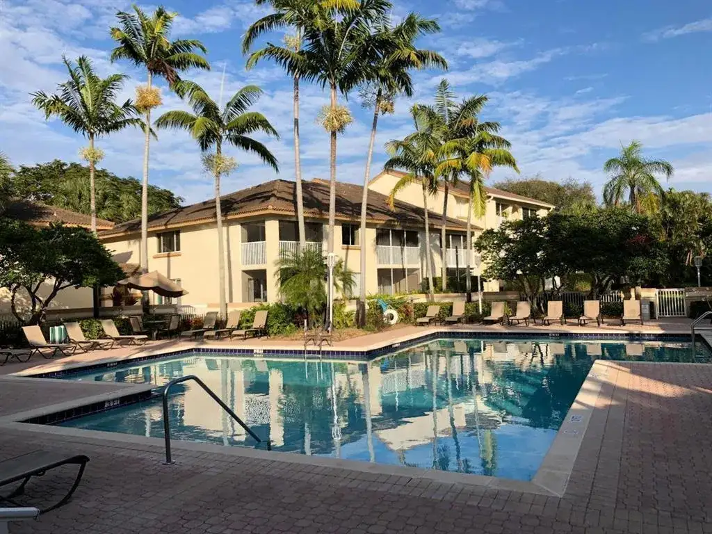 2104 GLENMOOR Drive # 2104, West Palm Beach FL 33409 photo 5