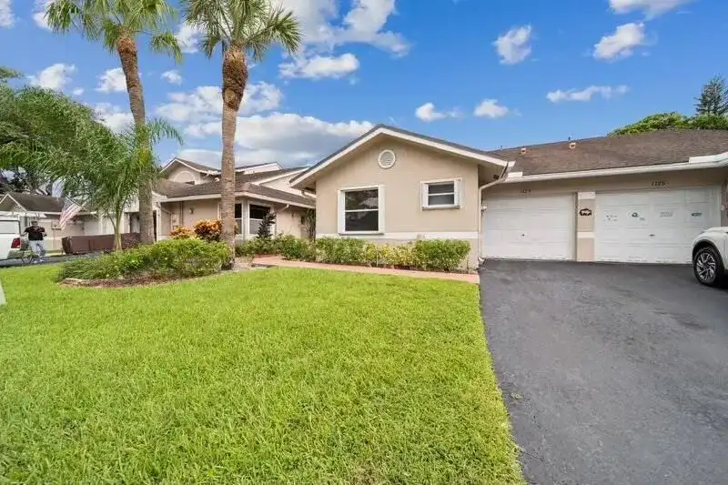 1129 W LAKES Drive, Deerfield Beach FL 33442