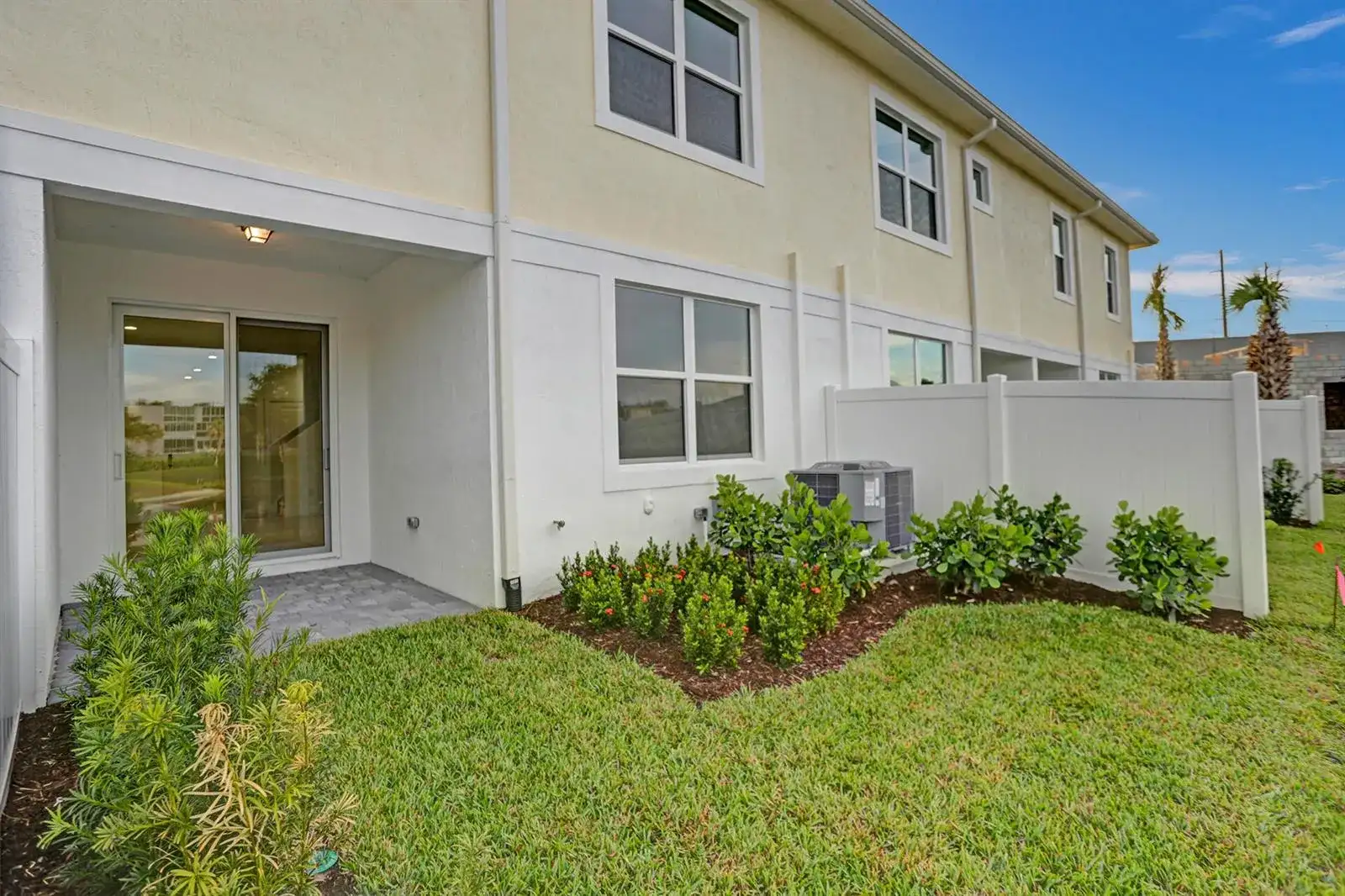 585 SANDERLING Circle, Deerfield Beach FL 33442 photo 3
