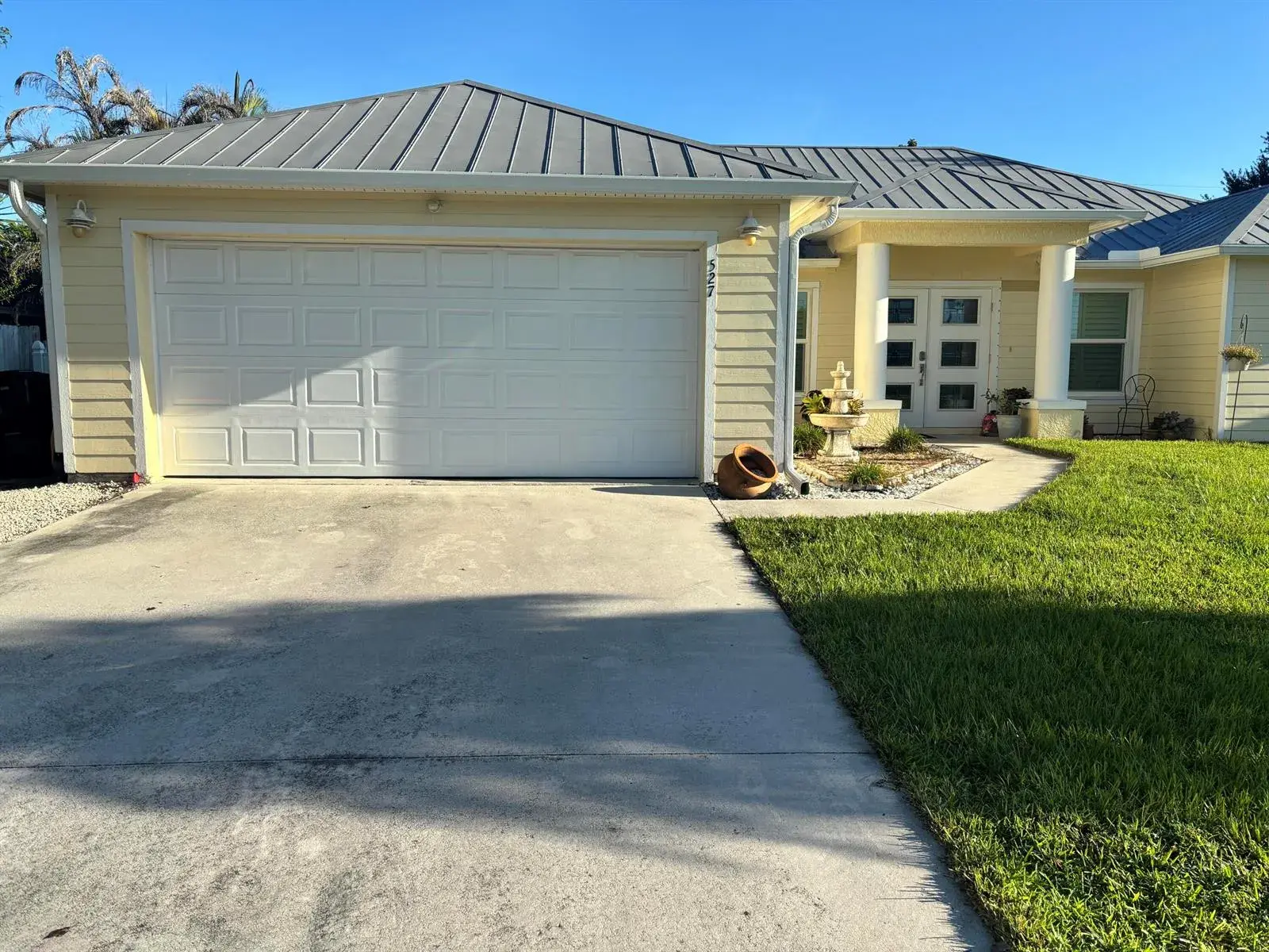 527 NW Avon Avenue, Port St. Lucie FL 34983
