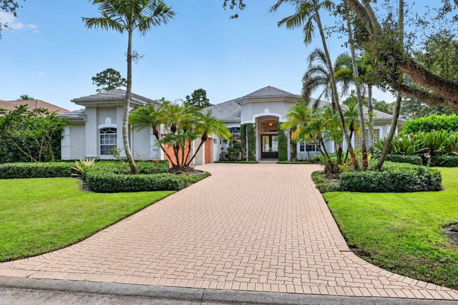 851 FOREST GLEN Lane, Wellington FL 33414 photo 2