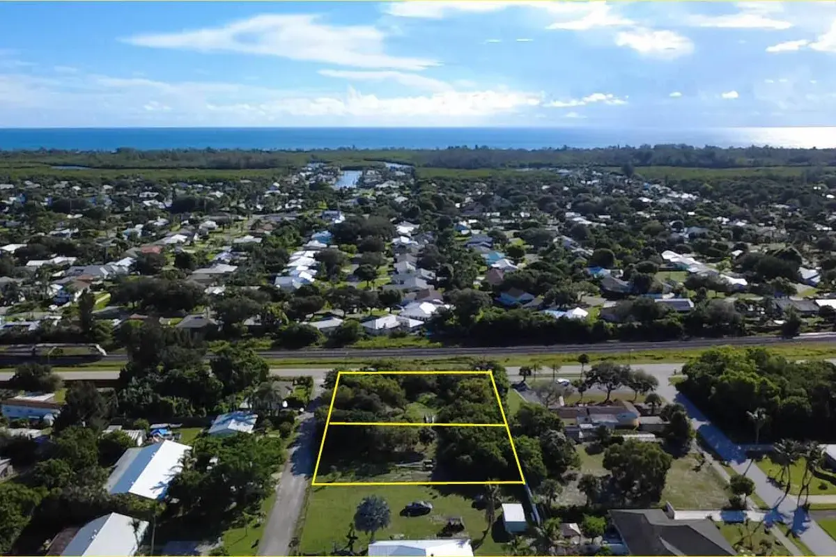 8686 SE Lyons Street, Hobe Sound FL 33455