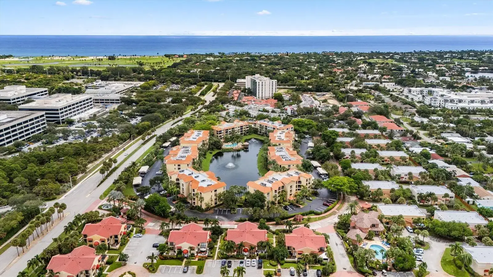24 Uno Lago Drive, Juno Beach FL 33408 photo 2