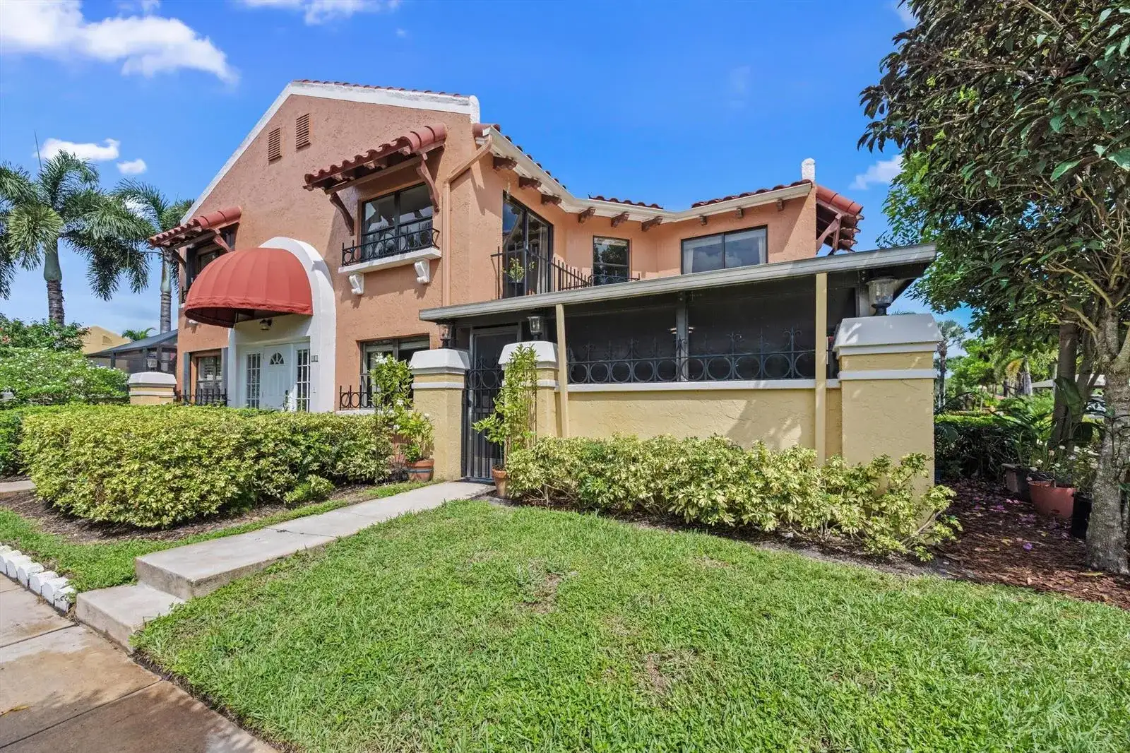 24 Uno Lago Drive, Juno Beach FL 33408 photo 5