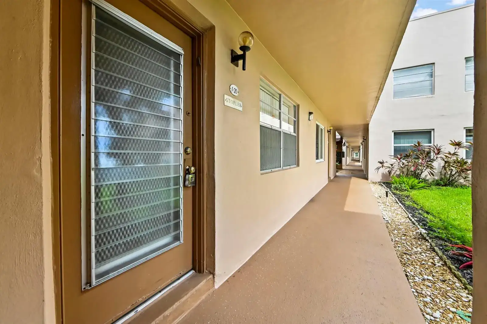 20 Flanders A, Delray Beach FL 33484 photo 2