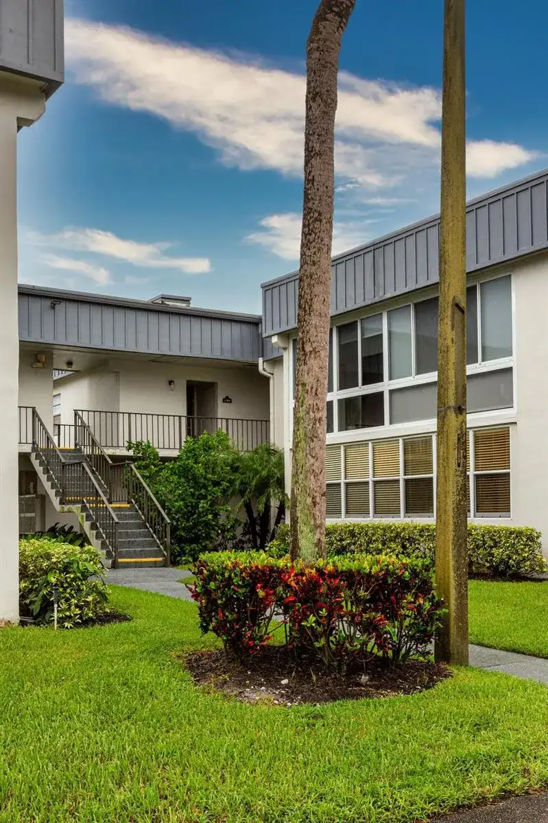 557 PIEDMONT L, Delray Beach FL 33484 photo 2