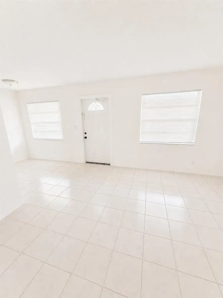 1401 NE 17th Court Apt 208, Fort Lauderdale FL 33305 photo 2