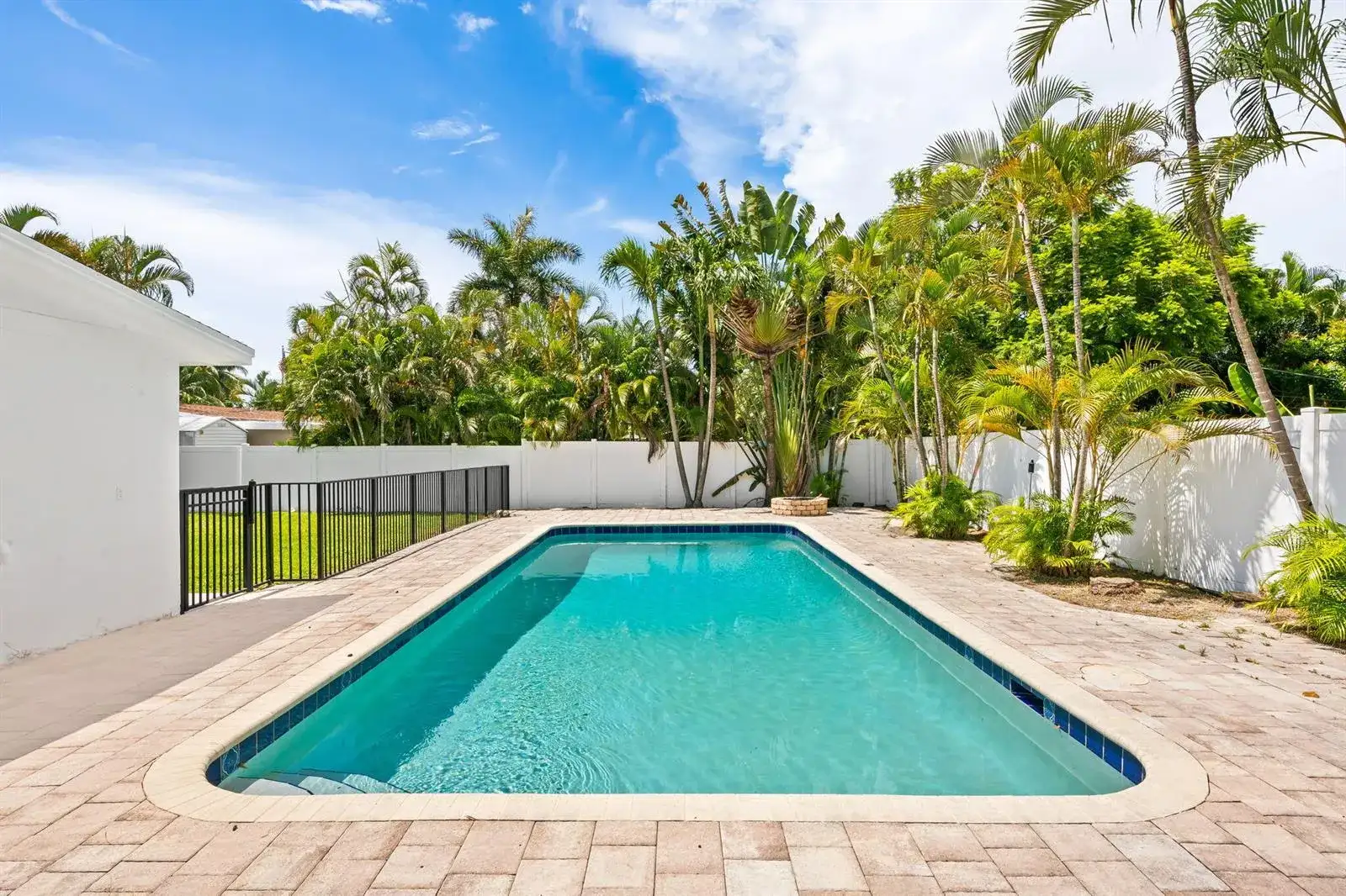 413 NE 25TH Avenue, Pompano Beach FL 33062 photo 2