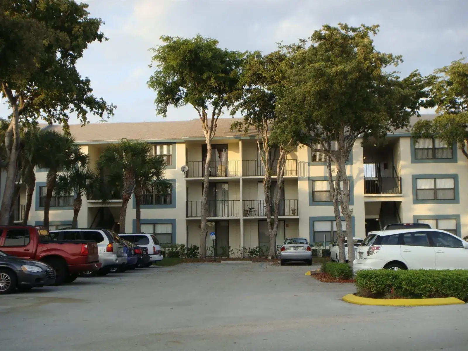 752 EXECUTIVE CENTER Drive # 112, West Palm Beach FL 33401 photo 3