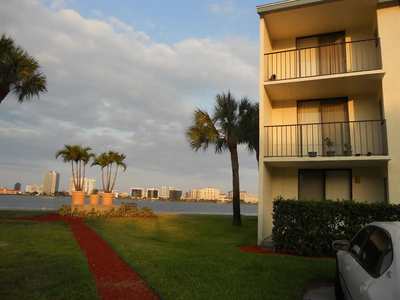 752 EXECUTIVE CENTER Drive # 112, West Palm Beach FL 33401 photo 4