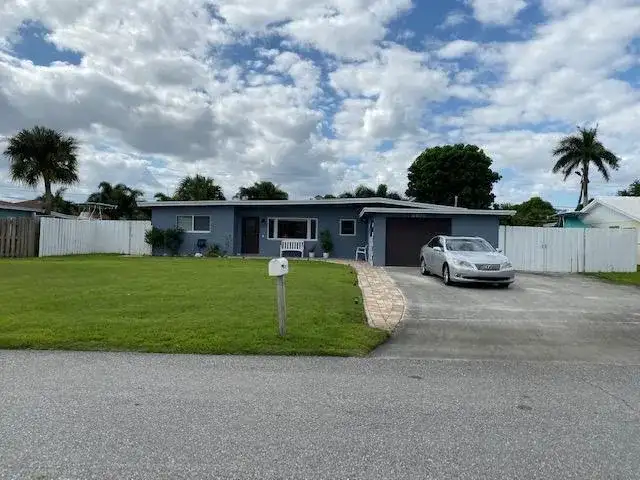 6601 LAKE CLARKE Drive, Lake Clarke Shores FL 33406 photo 2