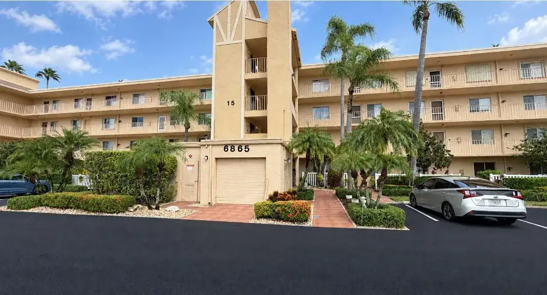 6865 Huntington Lane # 203, Delray Beach FL 33446