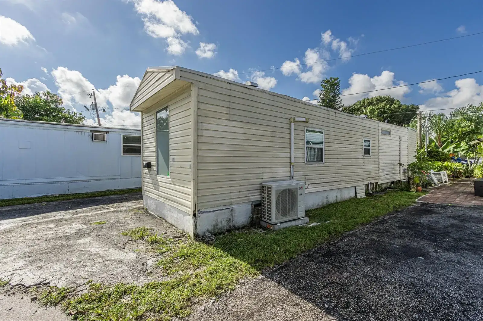 2776 NW 29th Place, Oakland Park FL 33311 photo 3