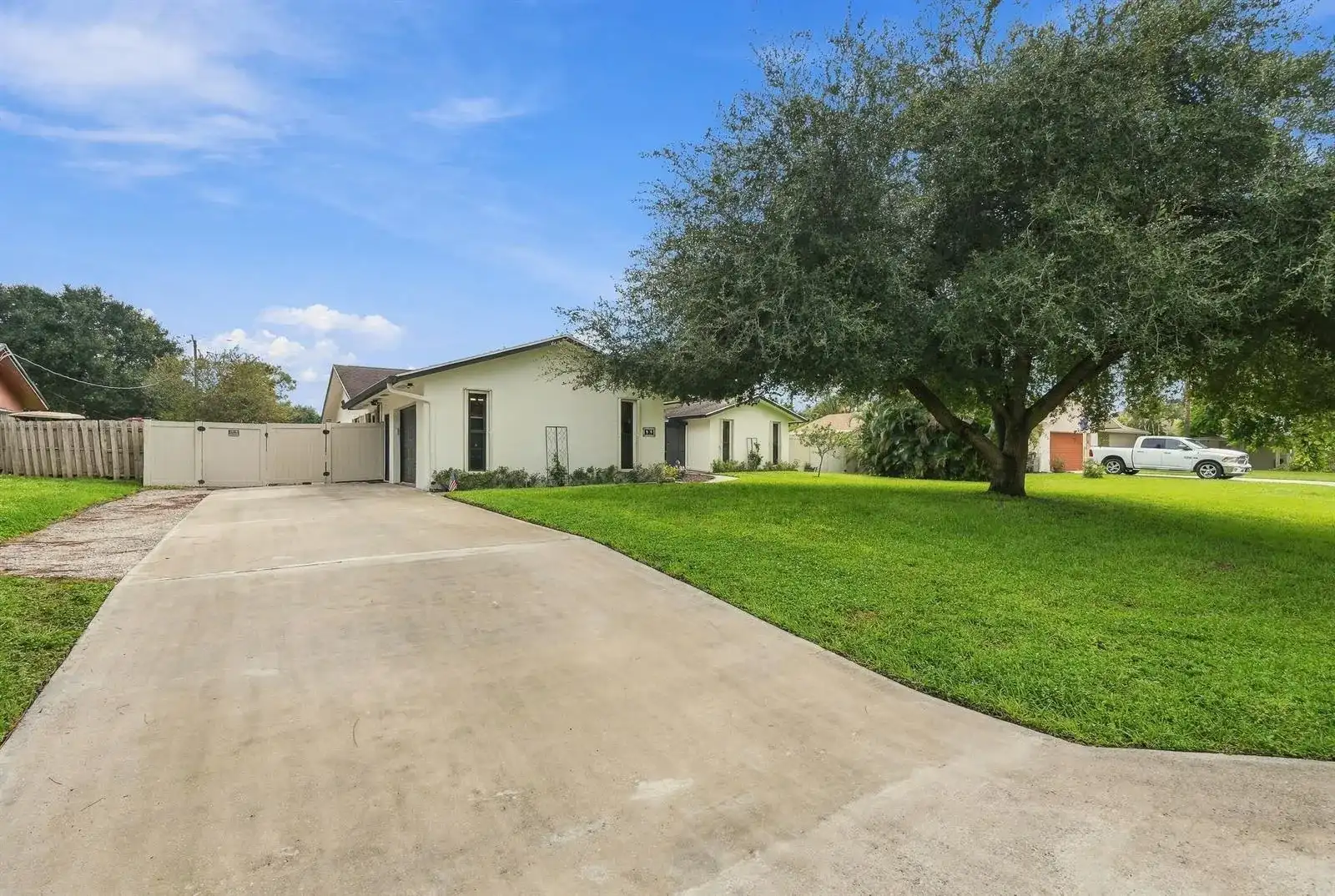 99 Cuyahoga Road, Lake Worth FL 33467
