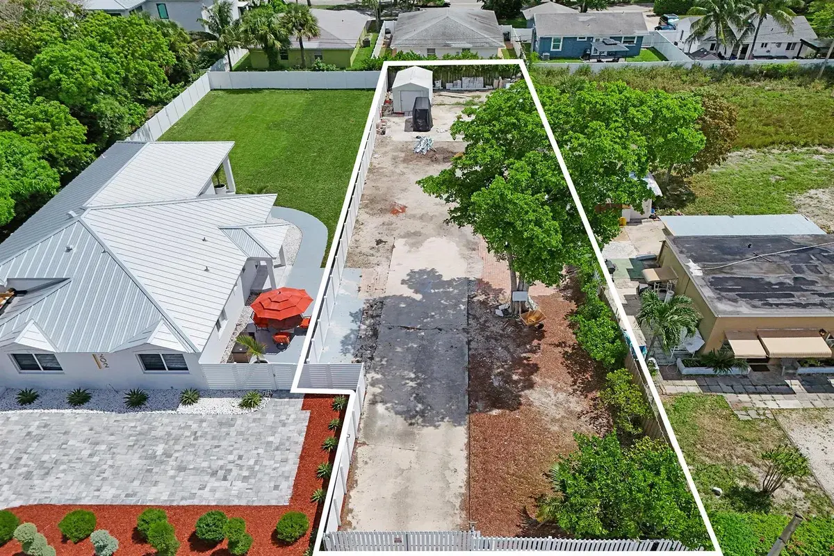 202 SE 4TH Street # 2, Delray Beach FL 33483