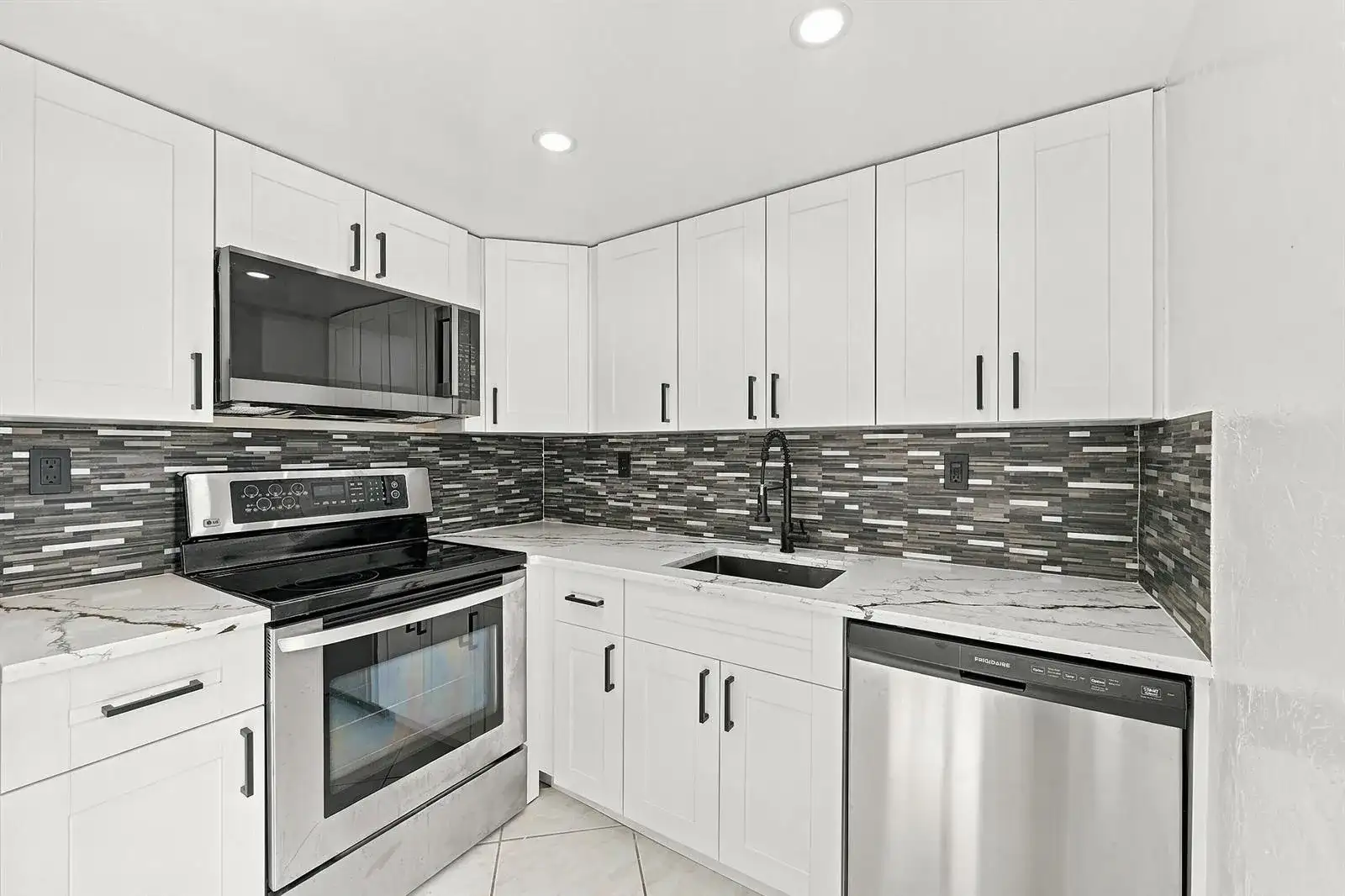 541 BURGUNDY L # 541, Delray Beach FL 33484 photo 2