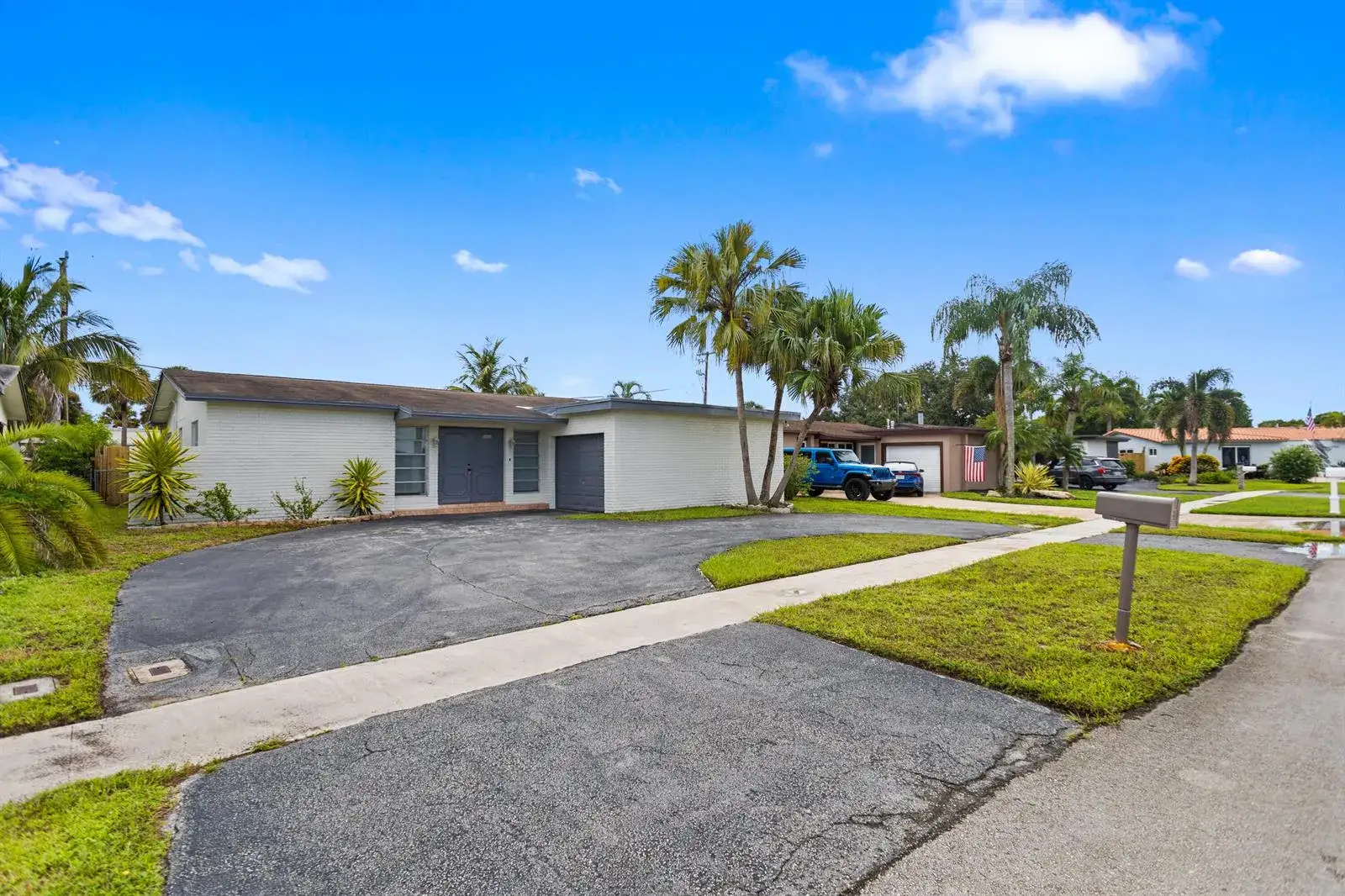 2000 NW 91ST Way, Sunrise FL 33322