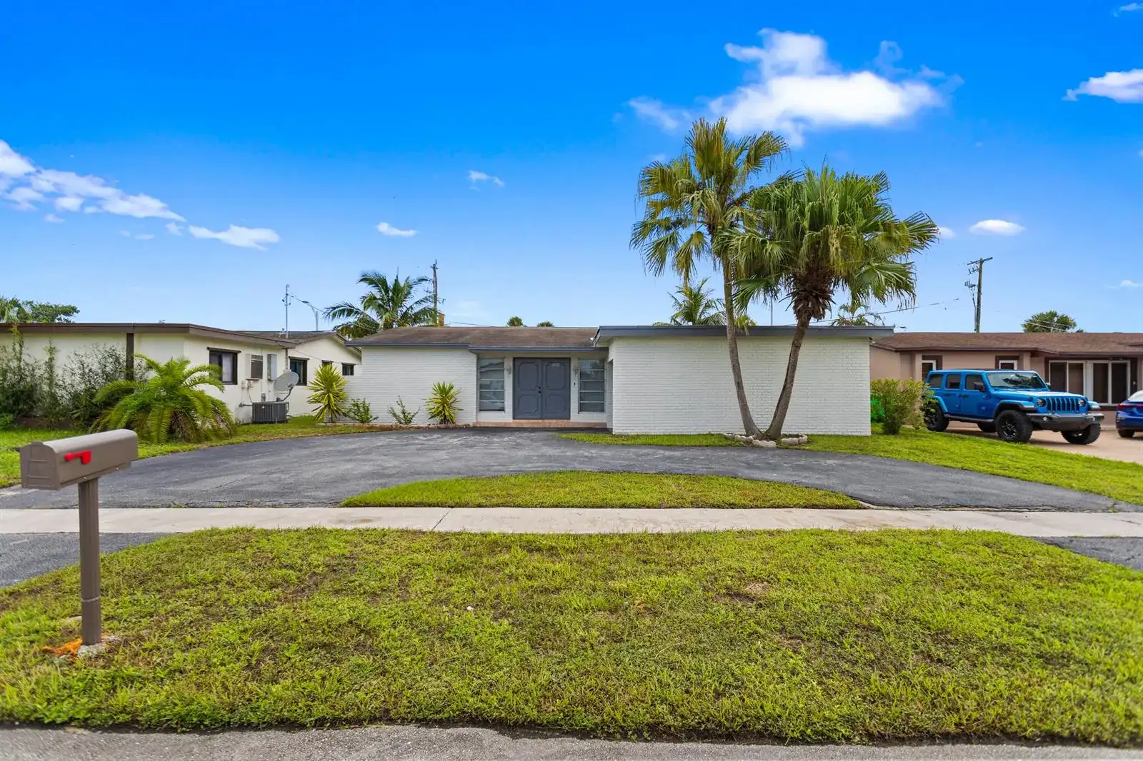2000 NW 91ST Way, Sunrise FL 33322 photo 2