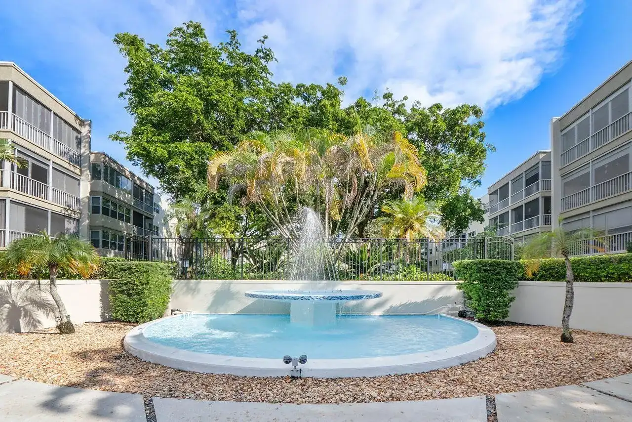 6731 CYPRESS Road # 205, Plantation FL 33317