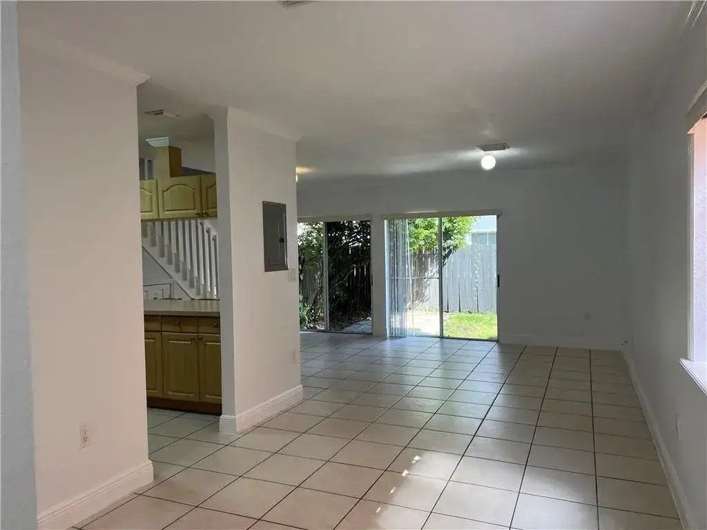 9425 SW 77TH Court, Miami FL 33156 photo 2