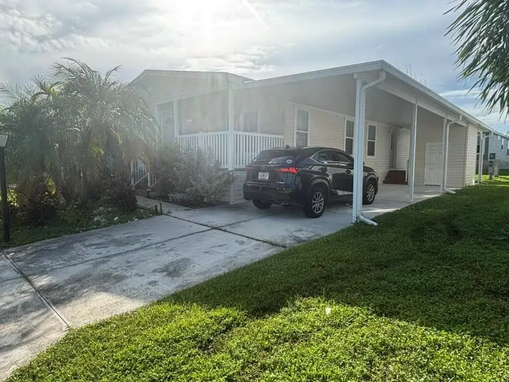 8775 20th Street lot 905, Vero Beach FL 32966