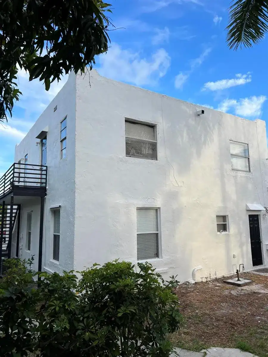 520 N E Street, FL 33460 photo 3