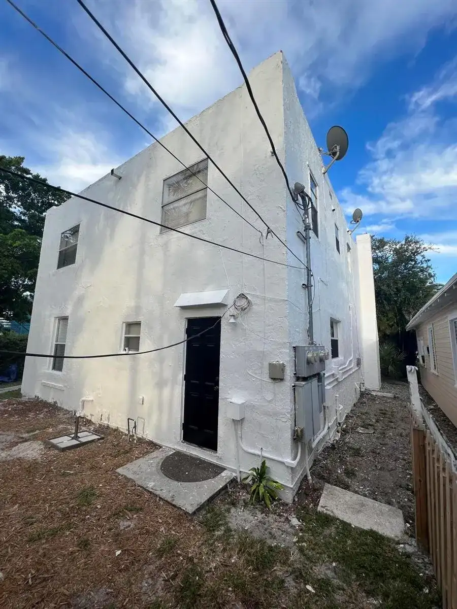 520 N E Street, FL 33460 photo 4