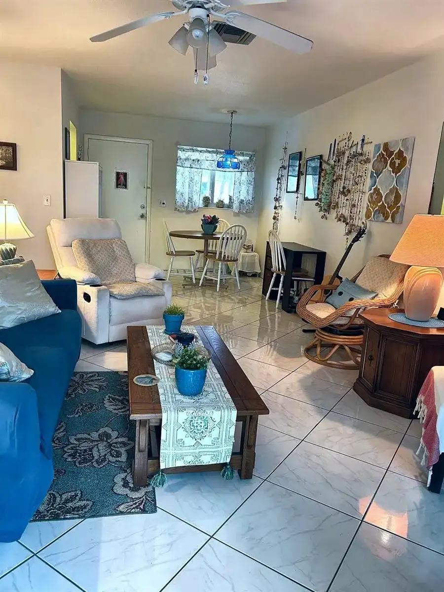 2131 NE 1st Court NE # 204, Boynton Beach FL 33435 photo 2