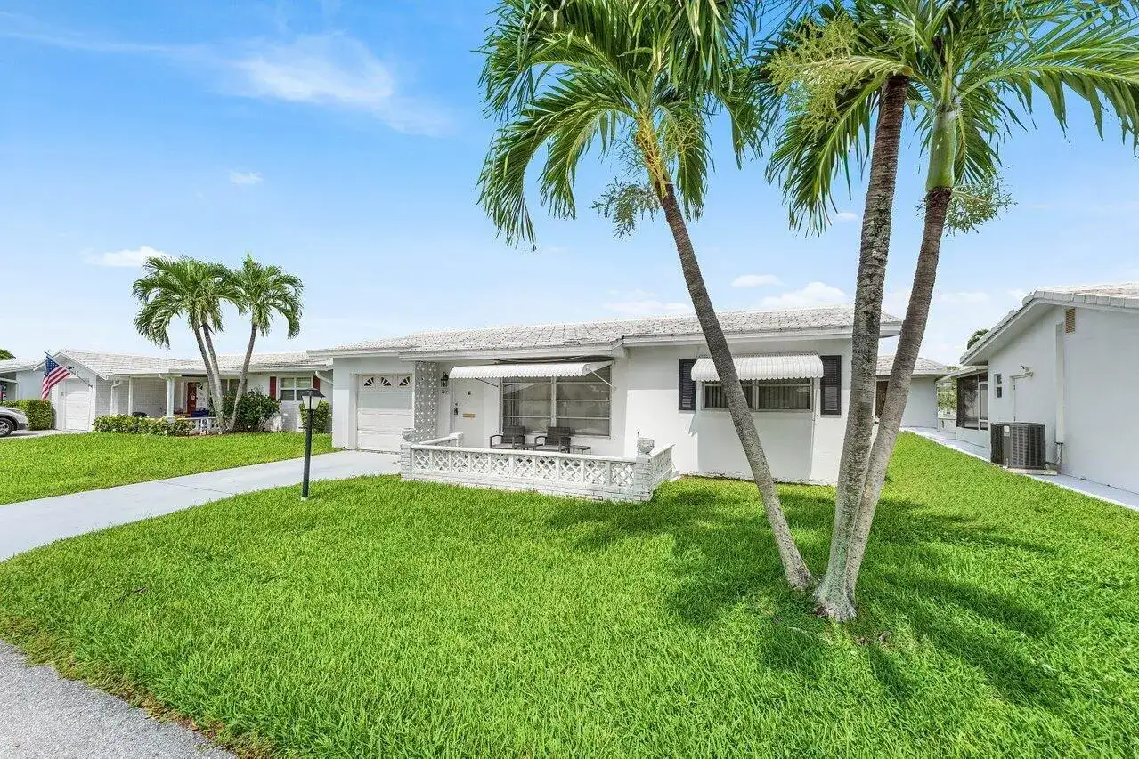 1005 Siesta Avenue, Boynton Beach FL 33426 photo 2