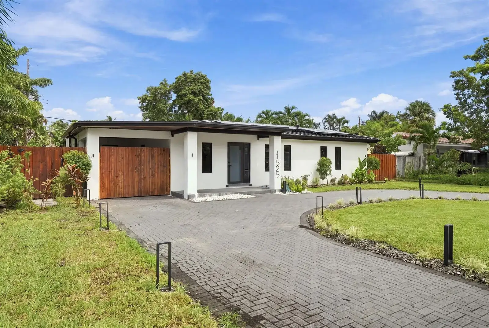 1525 NE 27TH Street, Wilton Manors FL 33334 photo 2