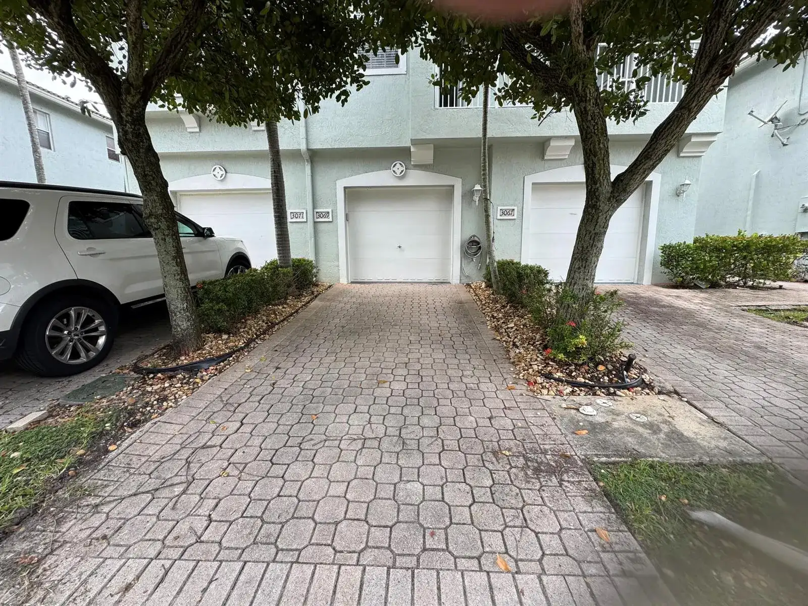3069 LAUREL RIDGE Circle, Riviera Beach FL 33404 photo 2