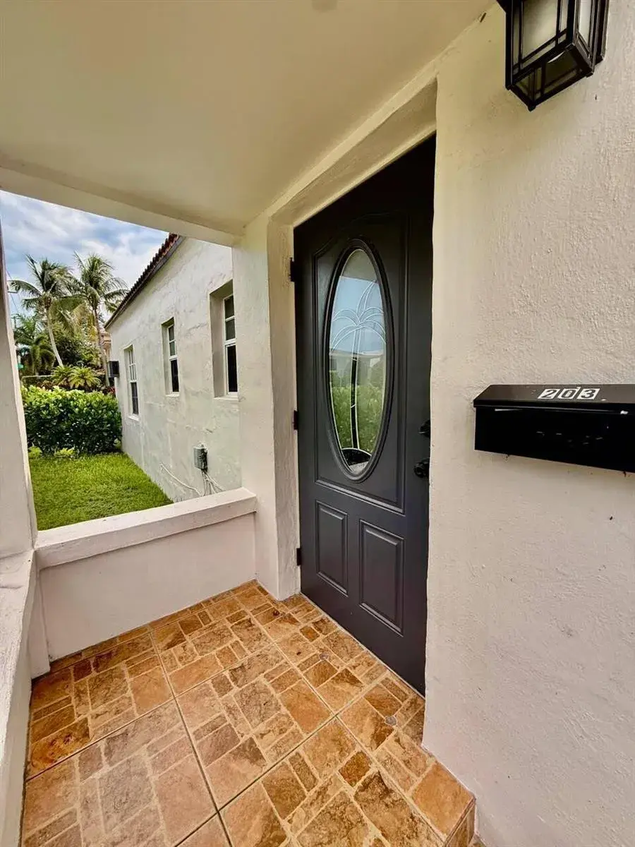 1121 NE 2ND Street # 203, Fort Lauderdale FL 33301