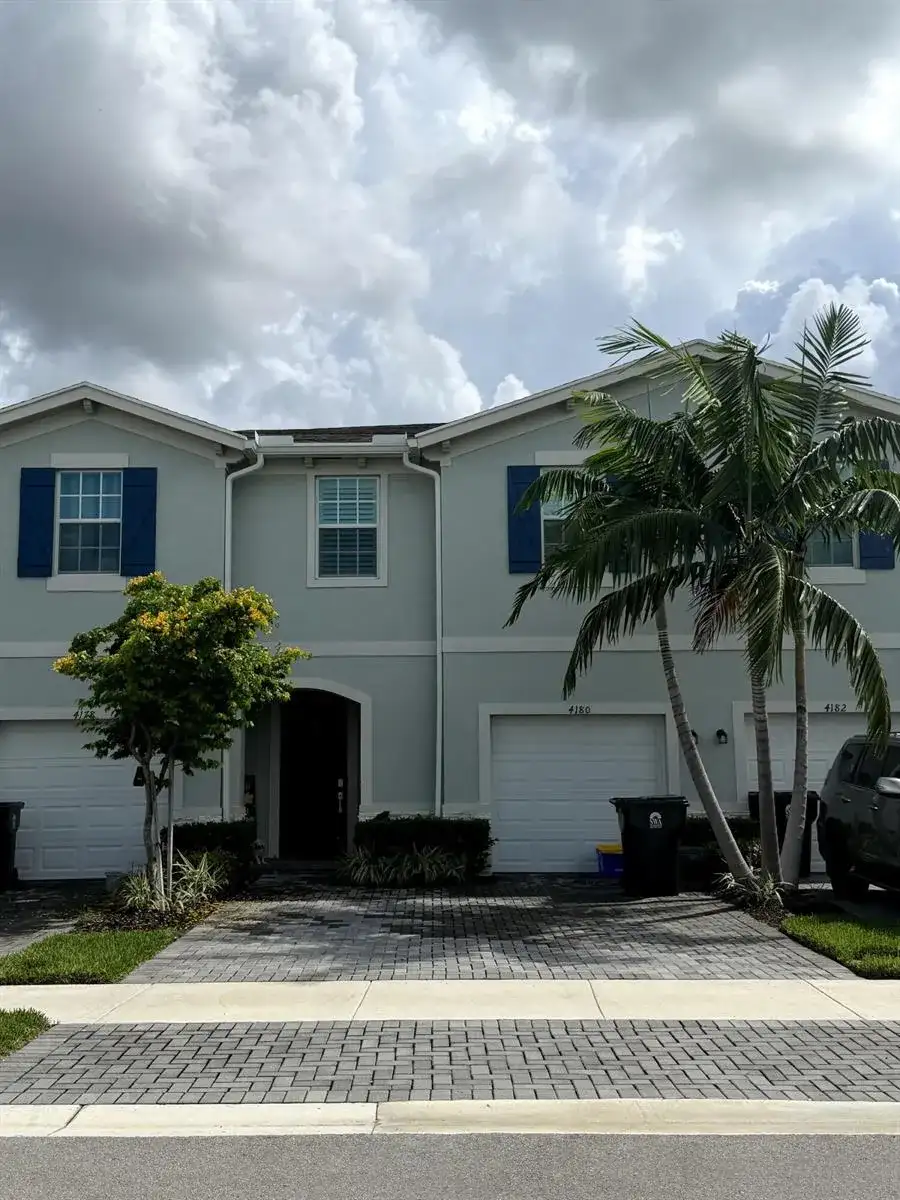 4180 Lagoon Shore Drive, Lake Worth FL 33467 photo 2