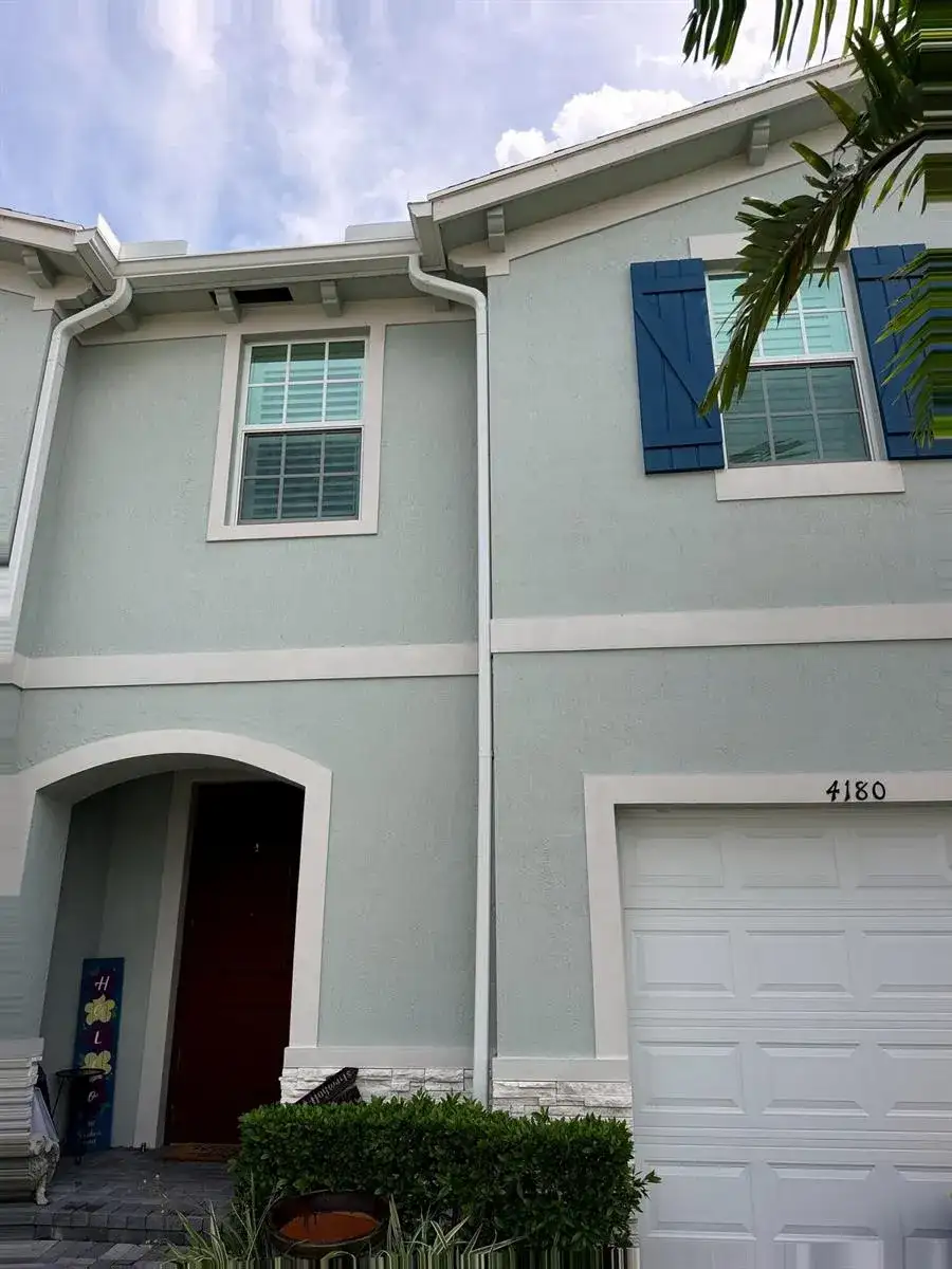 4180 Lagoon Shore Drive, Lake Worth FL 33467 photo 3