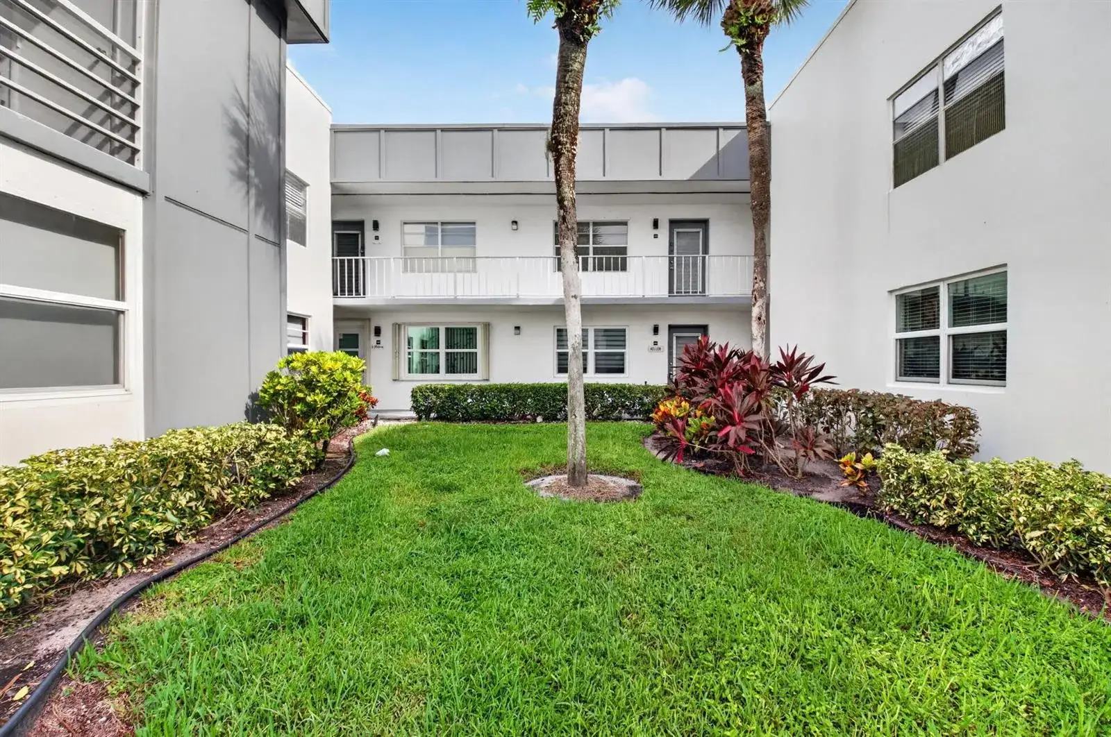 390 Normandy I, Delray Beach FL 33484 photo 2