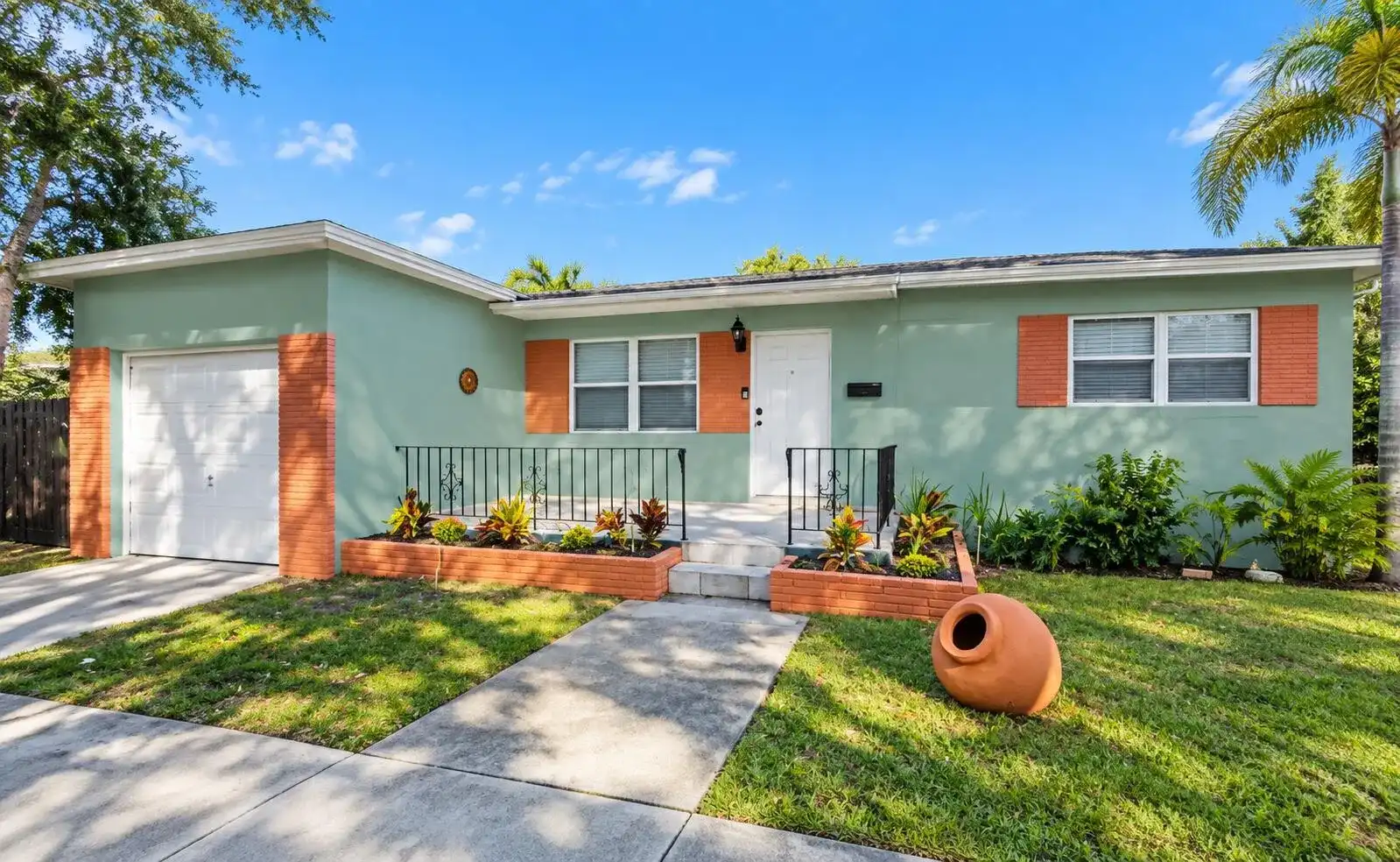 805 S 26TH Avenue, Hollywood FL 33020