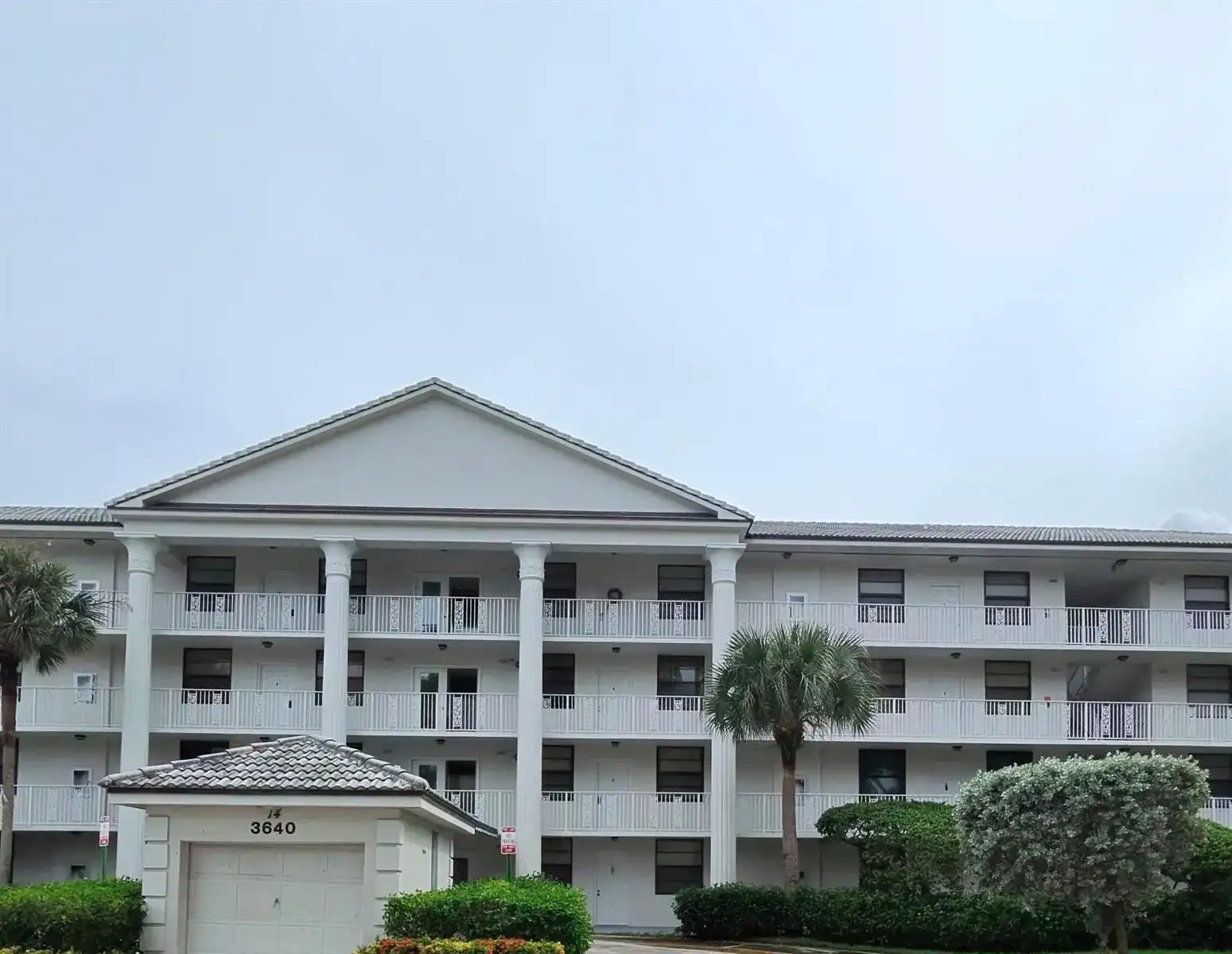 3640 WHITEHALL Drive # 305, West Palm Beach FL 33401