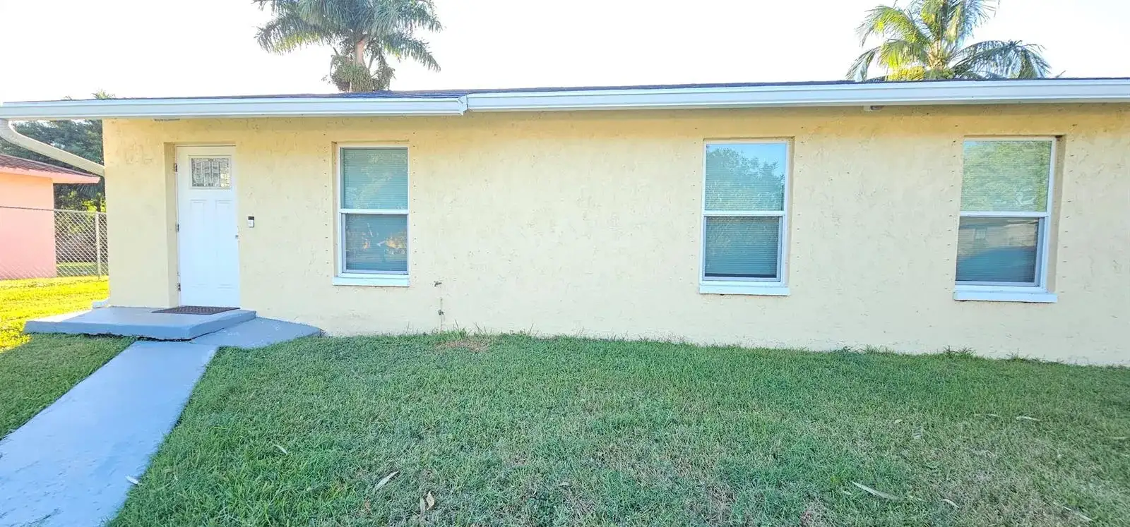 323 SEMINOLE Court, Pahokee FL 33476 photo 2