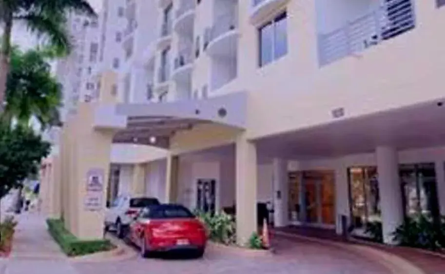 1830 Radius Drive # 825, Hollywood FL 33020