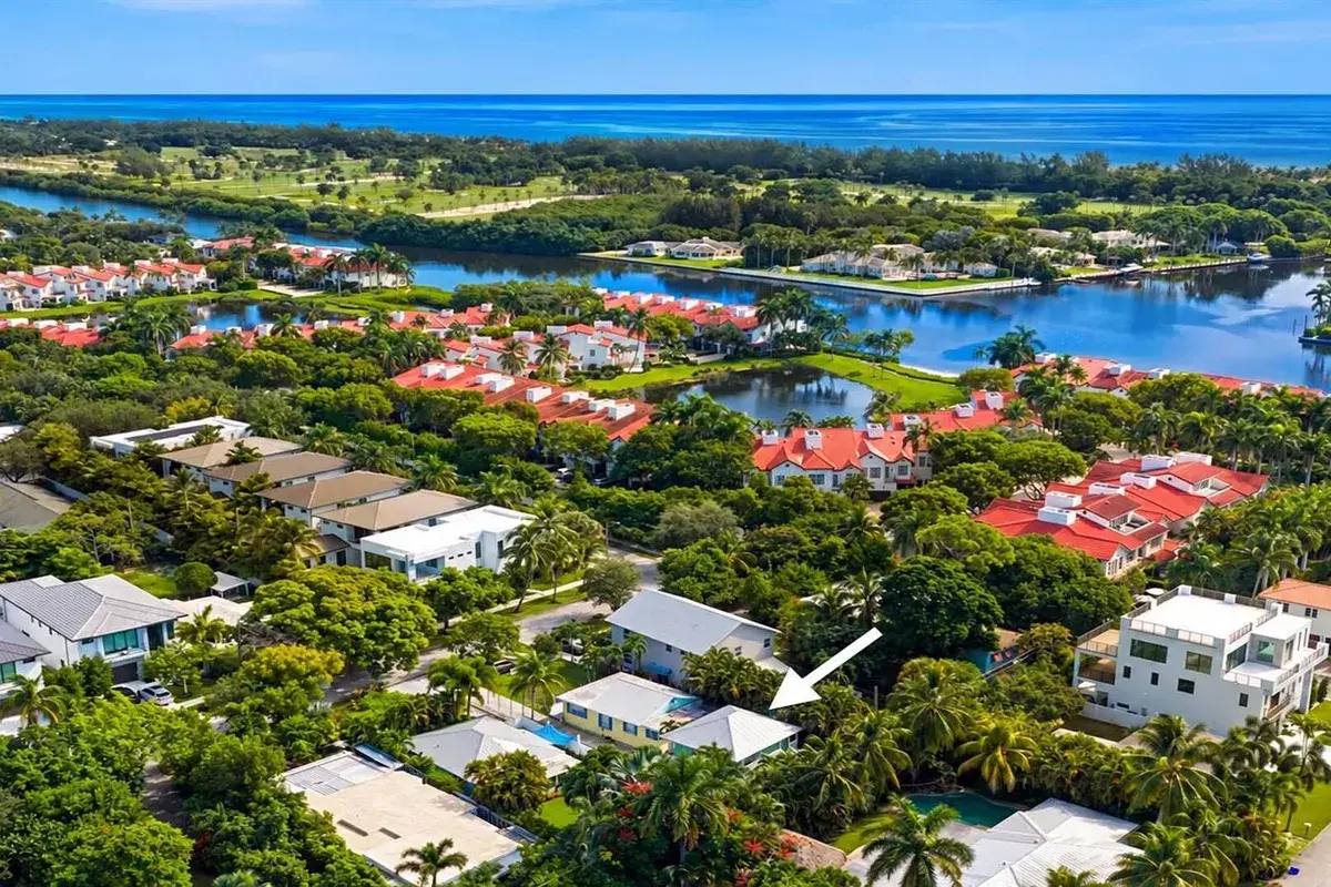 740 S LAKE Avenue, Delray Beach FL 33483